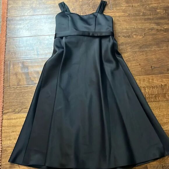 David’s Bridal Blqck Polyester Satin Formal Girls Dress, size 6
